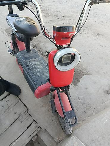 mini kuper: Электроскутер iBike красного цвета. Компактная городская модель с — 3