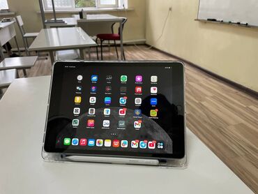 Планшеты: Планшет, Apple, память 64 ГБ, 9" - 10", Wi-Fi, Б/у, Детский цвет - Черный — 9