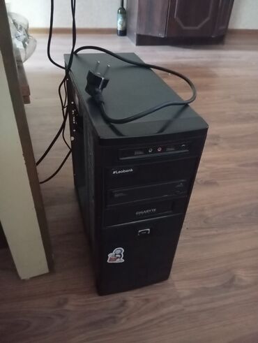 системный блок: Təcili satılır. monitor, siçan, klaviatura, wi-fi adapter ilə birliktə