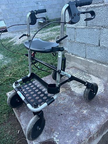Медтовары: Роллатор Invacare Rea P452E/3 - Тип: четырехколесный ходунок с — 2