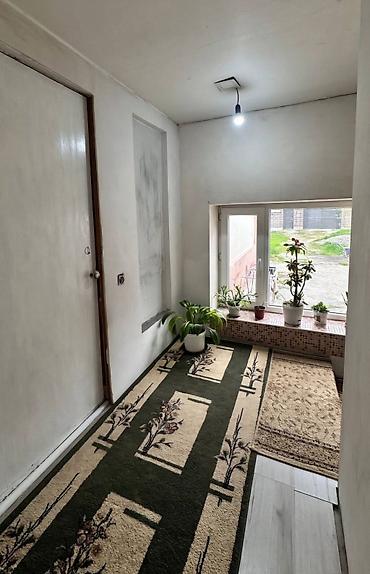 Продажа коттеджей и домов: Продается жилой дом с большим огражденным участком 8 соток, фактически at lalafo.kg — 11 Продажа коттеджей и домов: Продается жилой дом с большим огражденным участком 8 соток, фактически — 11