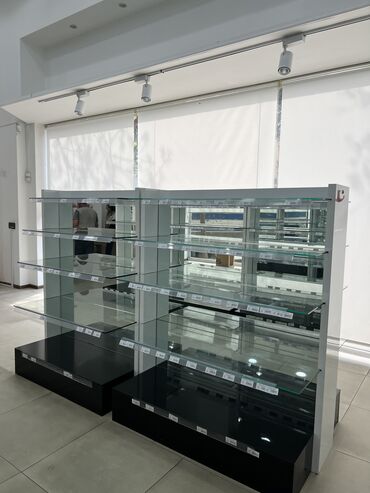 Rəf vitrinləri: Magaza ucun vitrinler hundurluk 1.50 en 090 sm. Divar vitrinleri ise — 6