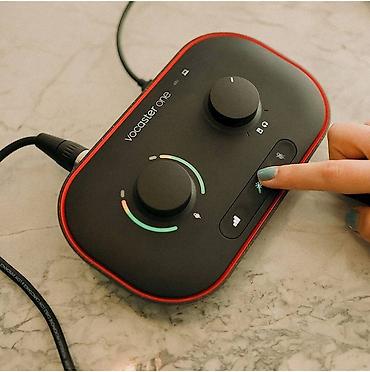 Səs kartları: №: 15089 Məhsulun adı: Studiya dəsti Focusrite Vocaster One Studio — 2