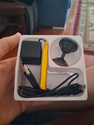 Videomüşahidə: Bu, HD video keyfiyyəti təklif edən kiçik qara kvadrat formalı Wi-Fi