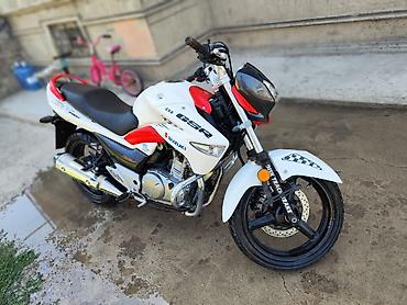 мото 300: Мотоцикл Suzuki GSR 250 (Inazuma) в стиле naked. Мотоцикл в хорошем — 3