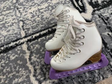 обучение катанию на коньках: Коньки для фигурного катания. Фирменные итальянские фигурные коньки