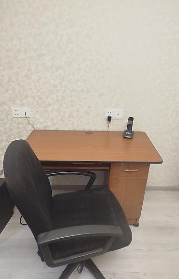 Ofis mebeli: Ofis dəsti – iş masası və fırlanan kreslo - Masanın materialı: taxta — 2