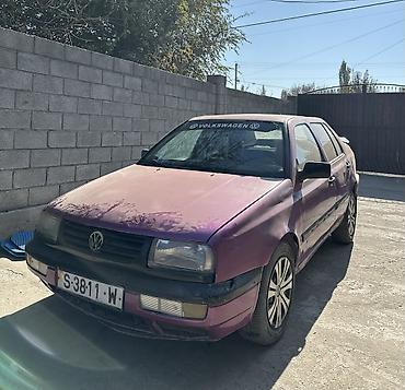 Volkswagen Vento: 1993 г., 2 л, Механика, Бензин, Седан