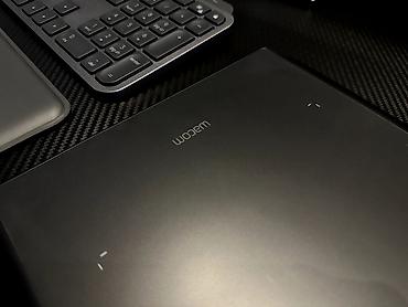 tab s9: Wacom Intuos Pro Medium (M) qrafik planşeti satılır. Məhsul — 2