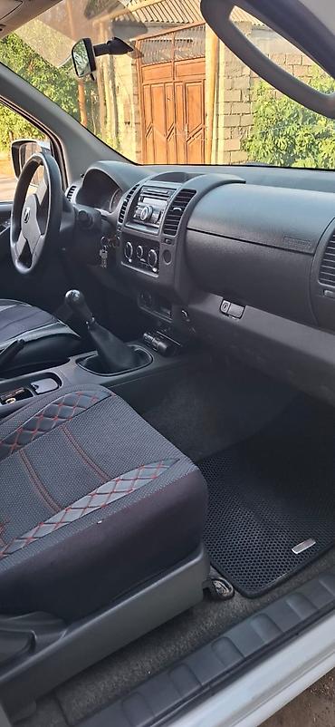 nissan president: Nissan Navara LE pikap - Kuzov: ağ rəng, öndə xrom radiator — 5
