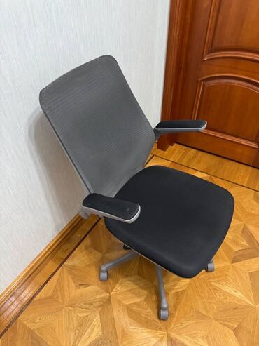 кресло для работы: Офисное кресло, Б/у, С колесиками