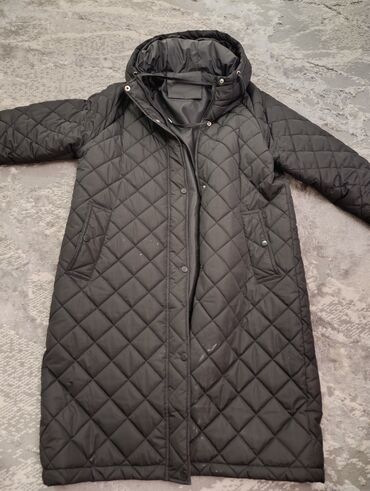 Пуховики и зимние куртки: Продается верхняя одежда бу в отличном состоянии по сом, при покупке — 4