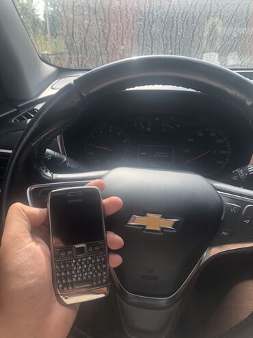 mikro qulaq: Nokia E72, 4 ГБ, цвет - Золотой, Кнопочный