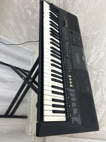 Синтезаторы: Синтезатор/аранжировщик Yamaha (серия PSR). - 61 полноразмерная