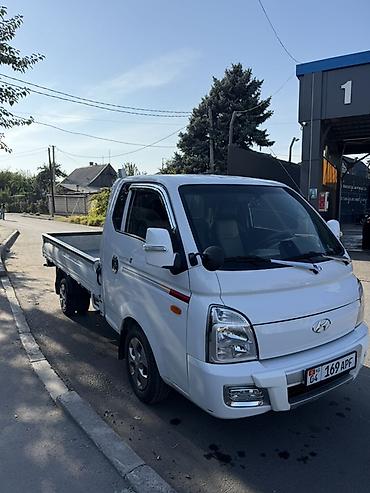 ось: Hyundai Porter (двухдверный бортовой малотоннажный грузовик) Объем — 2