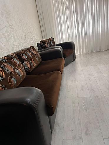 en ucuz perde: 2 kreslo 1 divan 100 manata satılır.sadedi 
Unvan sumqayit AFA 7405 E — 1