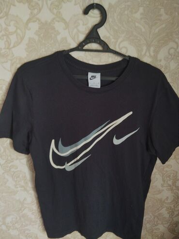 спортивные штаны оригинал: Nike t-shirt состояние хорошее оригинал мягкий легкий материал