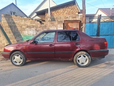 golf vento: Volkswagen Vento: 1993 г., 1.8 л, Механика, Бензин, Седан