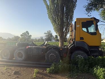 Коммерциялык транспорт: Сүйрөгүч, Renault, 2004 г., Прицепсиз — 6