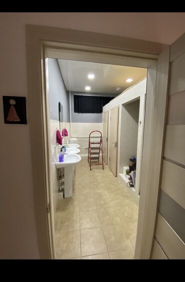 Офисы: Продаю Офис 200 м², С ремонтом, Без мебели, Многоэтажное здание, Цокольный этаж этаж — 9