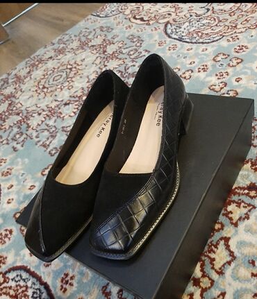 женские кроссы: Туфли 35.5, цвет - Черный