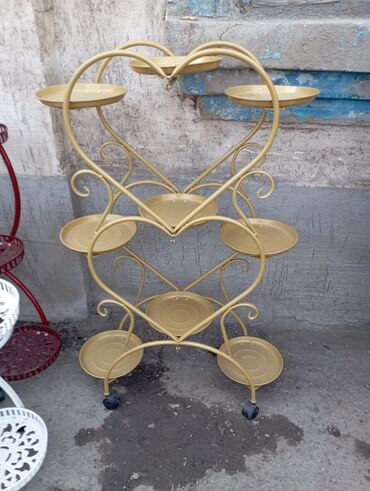 Откатные ворота: Элегантные кованые ворота черного цвета с изящными золотистыми — 20