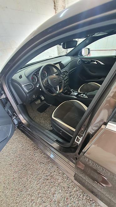 Infiniti: Infiniti : 2016 г., 2 л, Робот, Бензин, Хэтчбэк — 7