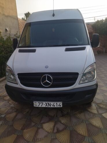 evakuator turbo.az: Mercedes-Benz Sprinter furqonu, böyük həcmli yüklərin daşınması üçün