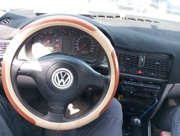 лямбда зонд гольф 3: Хэтчбек Volkswagen Golf серебристого цвета, представленный на снимках