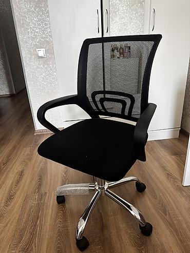 Erqonomik ofis kreslosu – qara rəng - Nəfəsalan mesh arxa hissə