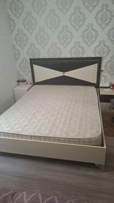 setqa kravat: Təknəfərlik çarpayı, Bazasız, Matras ilə, Siyirməsiz