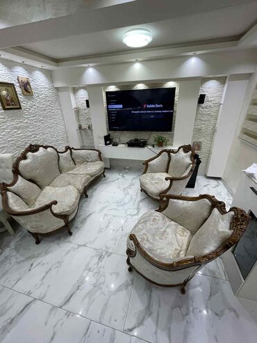 Stilske garniture: Set trosed + dve fotelje – klasični barokni stil u dobrom stanju — 3