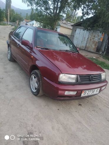Транспорт: Volkswagen Vento: 1.8 л | 1992 г. | Седан