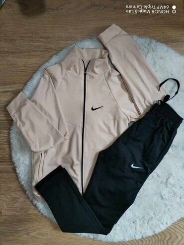adidas gornji deo trenerke muski: XL jos
2.200din