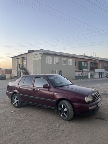 купить volkswagen vento: Volkswagen Vento: 1992 г., 1.8 л, Механика, Бензин, Седан