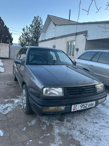 Volkswagen: Volkswagen Vento: 1992 г., 1.8 л, Механика, Бензин, Седан