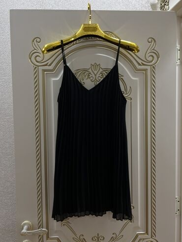 qaqa stil: Qara rəngli pliseli paltar - Stil: minimal və eleqant - Model: nazik