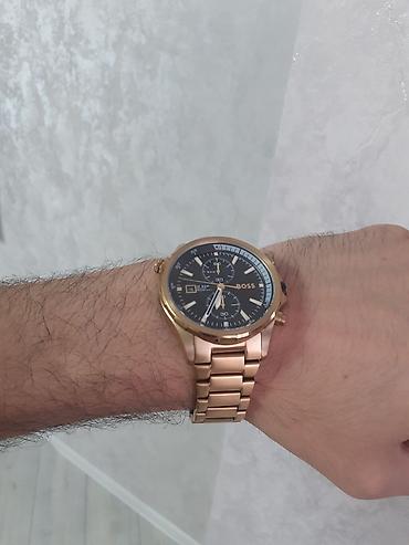 Aksesuarlar: HUGO BOSS kişi qol saatı -Korpus və bilərzik: qızılı rəngdə — 1
