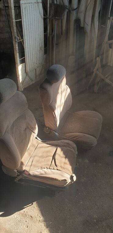 шитье наволочек для подушек: Переднее сиденье, Велюр, Mazda 1990 г., Б/у, Оригинал, Германия