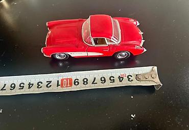 İncəsənət və kolleksiyalar: Qırmızı 1957 Chevrolet 
Oyuncaq maşın. Heç kim oynamayıb, yeni qalıb — 2
