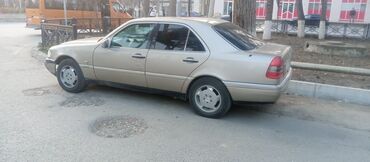 Mercedes-Benz: Mercedes-Benz E 220: 2.2 l | 1995 il Hetçbek