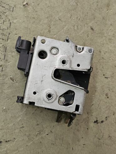 Замки: Замок двери Audi 1997 г., Б/у, Оригинал, Германия — 12