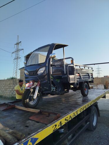 yer duzelden: Yük daşımaq üçün nəzərdə tutulmuş "Ural" markalı üçtəkərli velosiped
