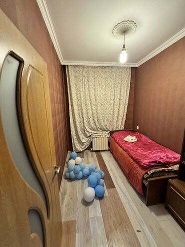 Uzunmüddətli kirayə mənzillər: 3 otaqlı mənzil – mebellə - Geniş qonaq otağı: şıq asma tavan, şüşə — 7