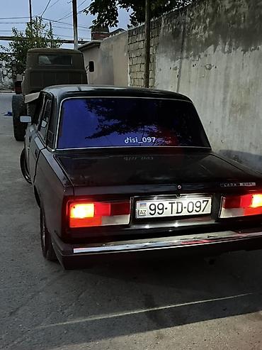 VAZ (LADA): VAZ Lada 2107, qara rəng, sedan kuzov. Klassik dizaynlı xarici — 3