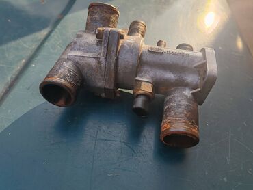 Auto delovi: Termostat sa kucistem i termodavacem Lada 112. Polovno, ocuvano — 3