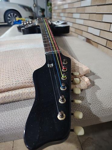 kitar: Elektrik gitar – yarımdənə (semi-hollow) korpuslu, parıltılı qara — 5