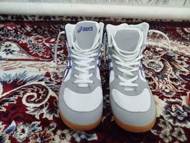 улутук кийимдер: Кроссовки ASICS для зала/повседневной носки. - Верх: комбинация