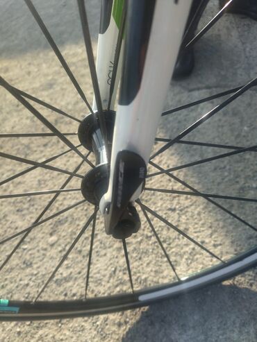 İdman velosipedləri: İşlənmiş Şose velosipedi Trek, 28", sürətlərin sayı: 11, Ünvandan götürmə — 8