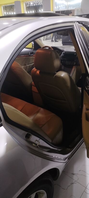 Hyundai: Hyundai Sonata – gümüşü rəngdə sedan. Texniki xüsusiyyət və — 5